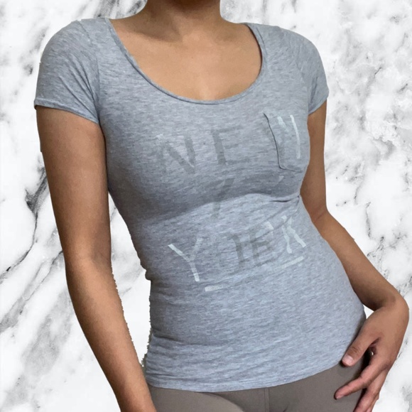 3 for $15 American Eagle Outfitters Grey T-Shirt - Picture 1 of 7